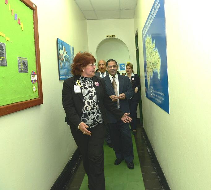 Imagen Magistrado Germán Mejía visita la Dirección de Familia, Niñez, Adolescencia y Género del Poder Judicial.