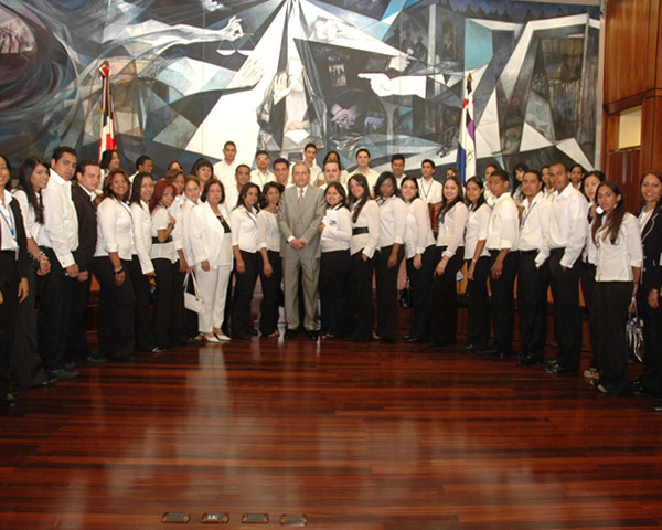 Imagen Estudiantes de la PUCMM visitan Suprema Corte de Justicia